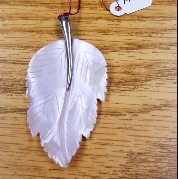 Sterling Silver Jewelry - Mother of pearl leaf pendant